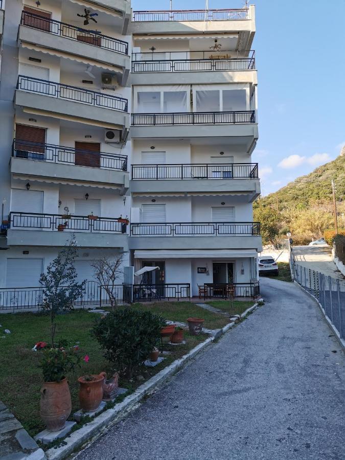 Nia'S Apartment By The Sea Nea Iraklitsa Exterior photo