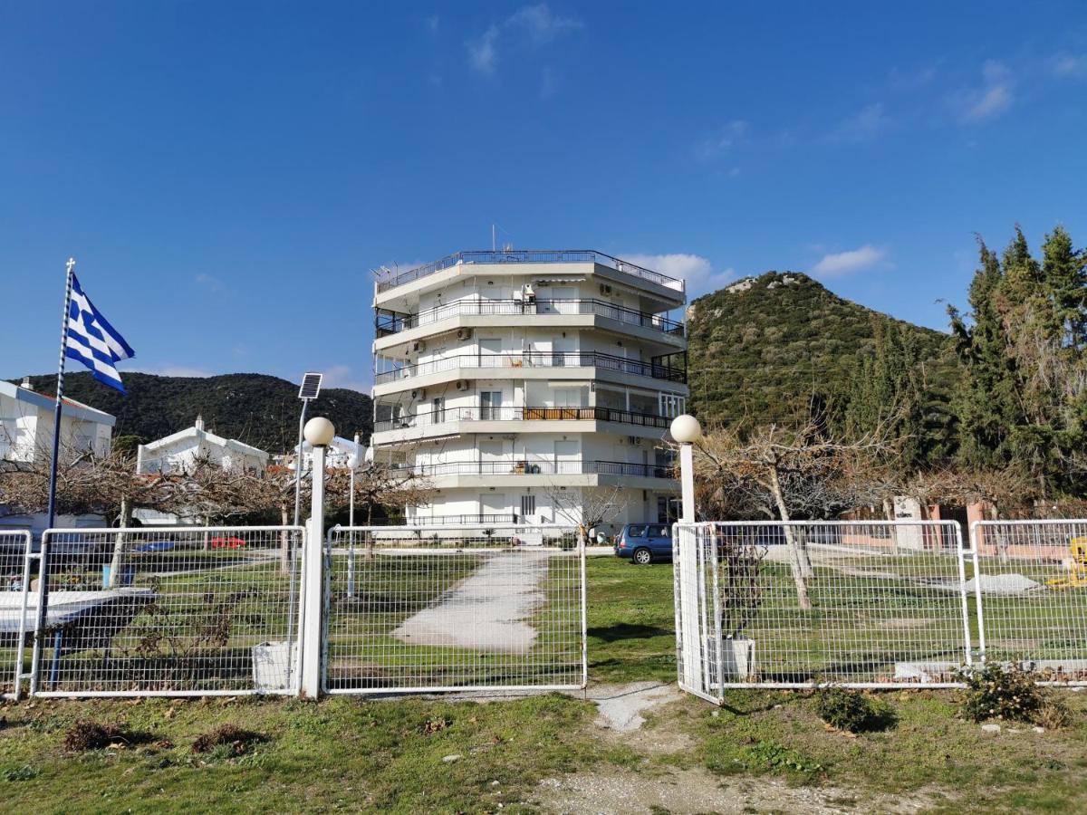 Nia'S Apartment By The Sea Nea Iraklitsa Exterior photo